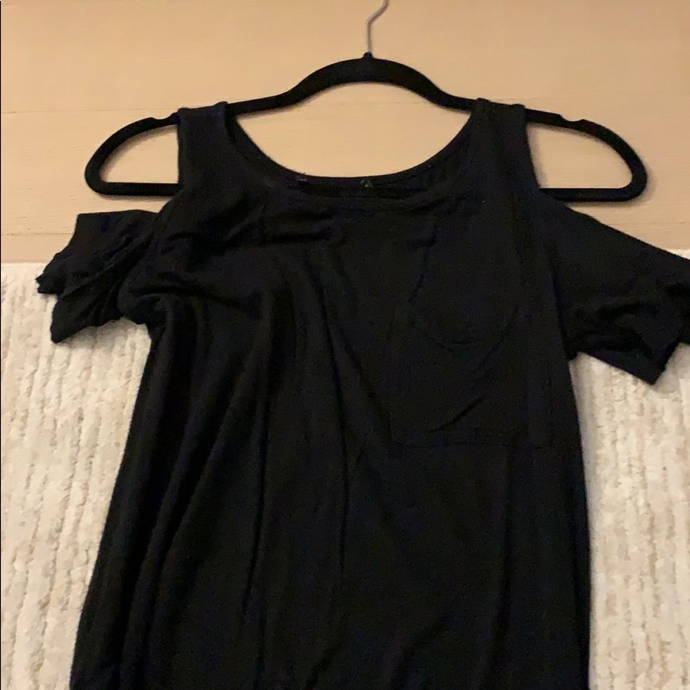 Short sleeve black top
